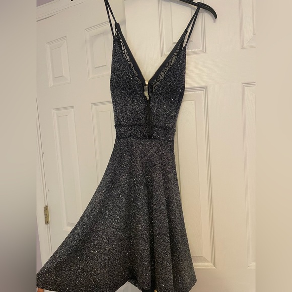 Homecoming/ Semi- Formal Dress - Picture 1 of 4